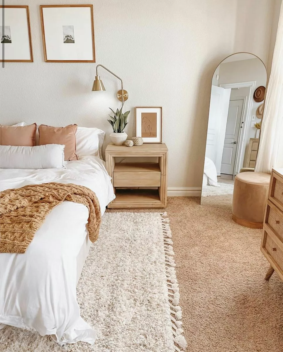 Inviting warmth with minimalist charm: Discover how warm neutral tones and sleek design create a cozy bedroom perfect for relaxing.