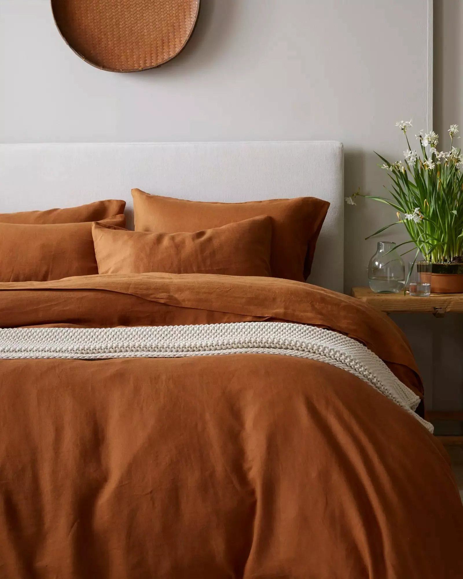 Explore the cozy elegance of bedroom decor with earthy tones, warm linens, and simple yet stylish accents for a tranquil retreat.