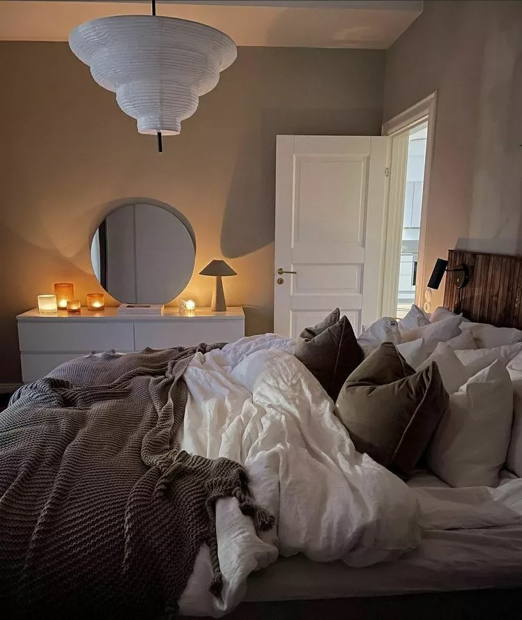 Transform your home with this cozy modern bedroom that exudes warmth, featuring earthy tones and simplistic elegance.